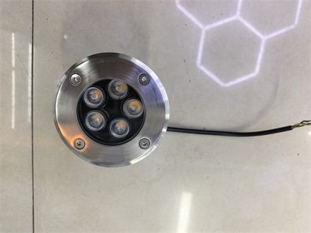 AX005
