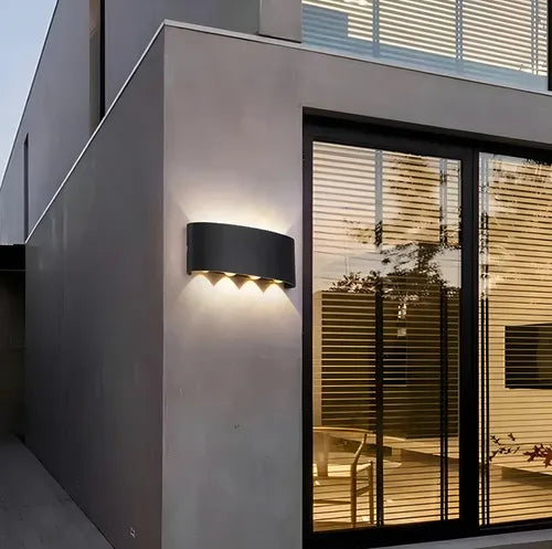 Aplique Pared Exterior AX032 8W - instalado en fachada