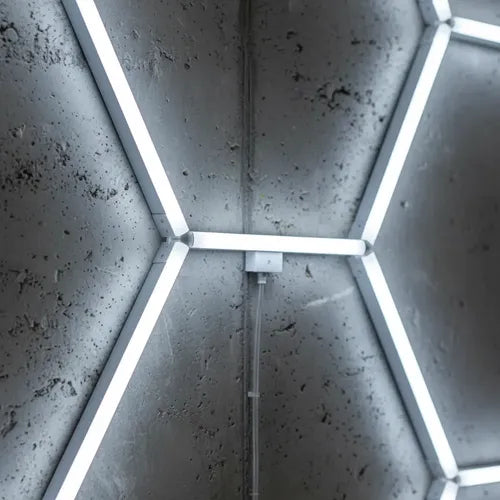 Panel LED hexagonal 5 módulos AX008 - vista de instalación completa